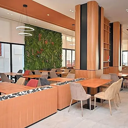 Adria Palace 3*
